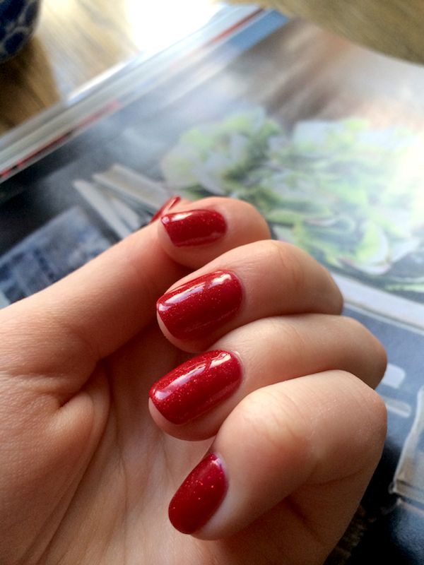 Mallbild & röda naglar